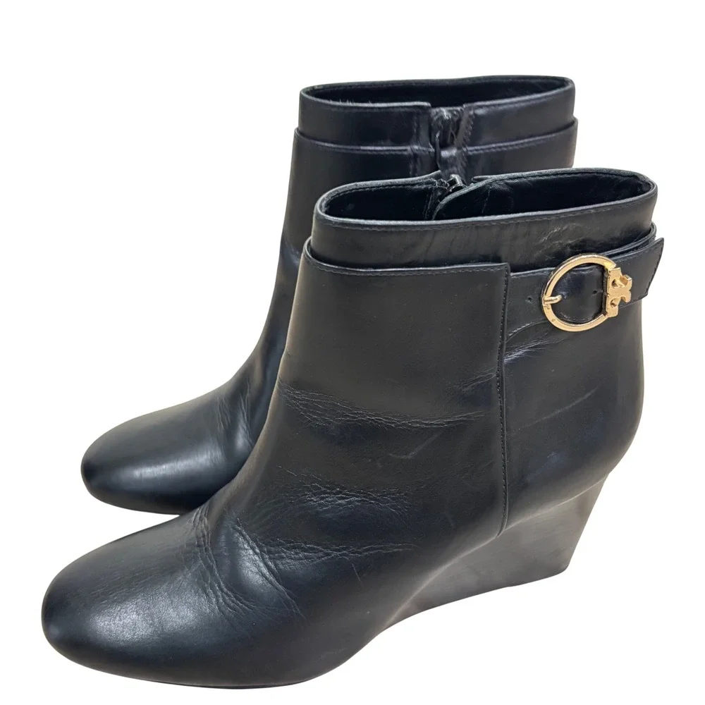 Tory Burch Black Leather Wedge Ankle Boots Gold Buckle Logo 8.5M 5930118